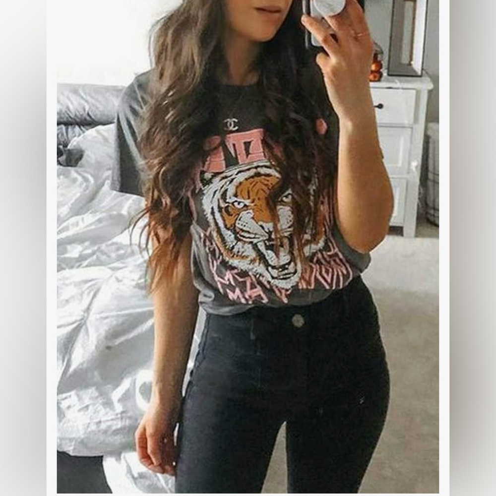 Tiger graphic tee